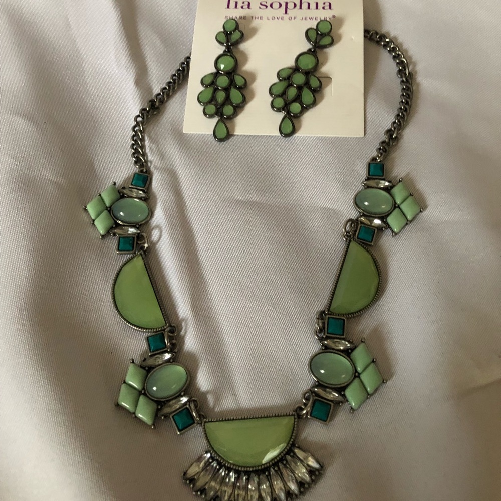 Lia Sophia necklace and earrings set